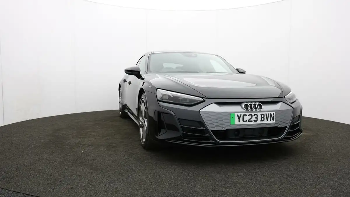 2023-audi-e-tron-gt-e-big-48