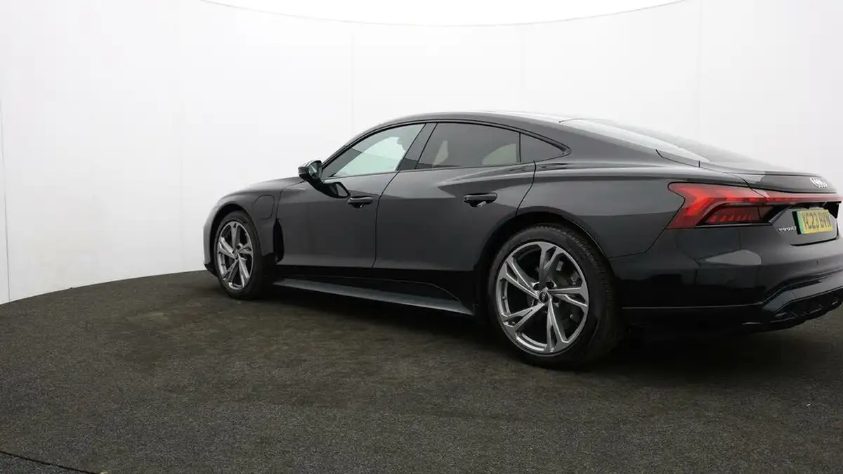 2023-audi-e-tron-gt-e-big-72