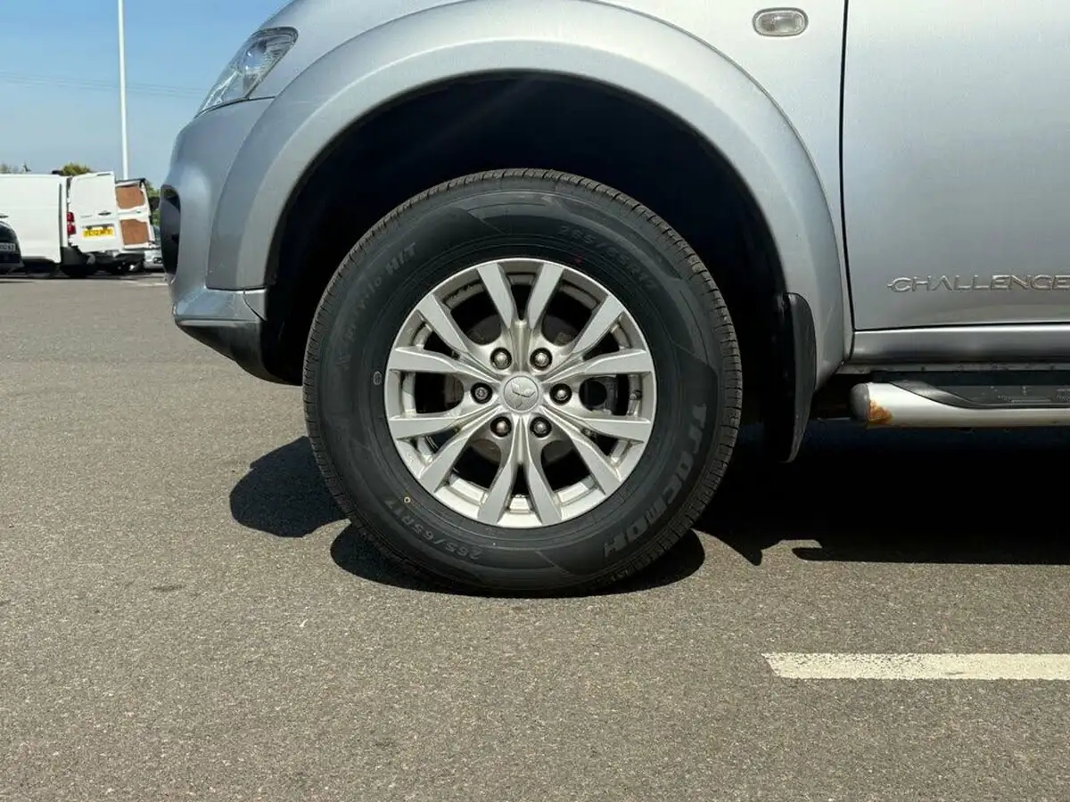 2015-mitsubishi-l200-25td-challenger-big-10
