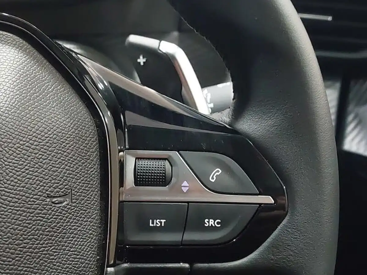 2023-peugeot-208-12-puretech-allure-premium-130ps-eat8-big-18
