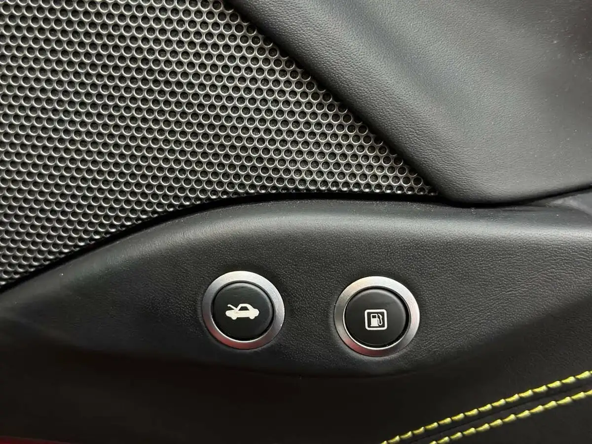 2018-ferrari-488-39-488-spider-big-68