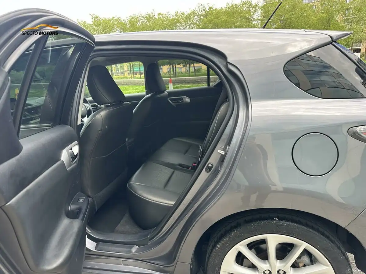 2013-lexus-ct-200h-18-advance-big-35