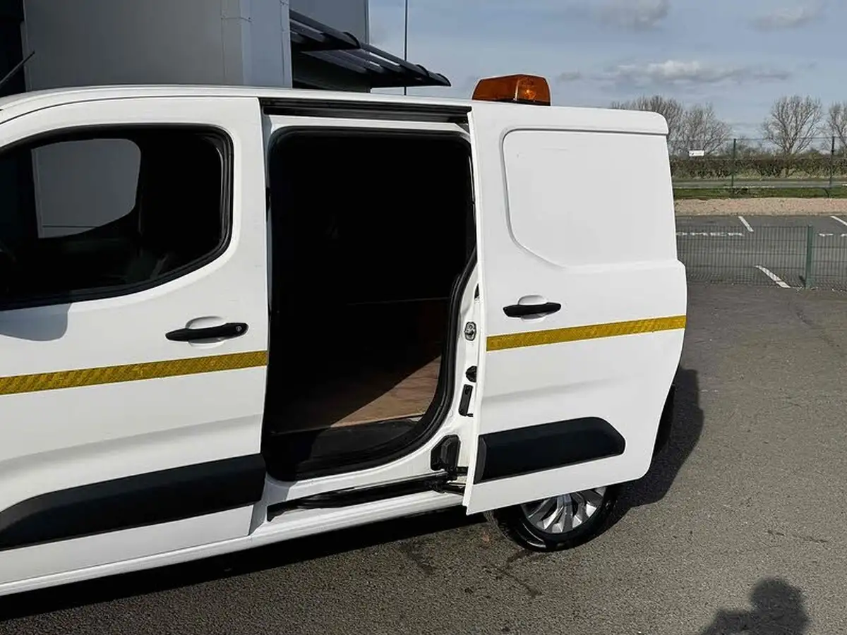 2020-peugeot-partner-15-bluehdi-1000-professional-100ps-eu6dt-panel-big-10