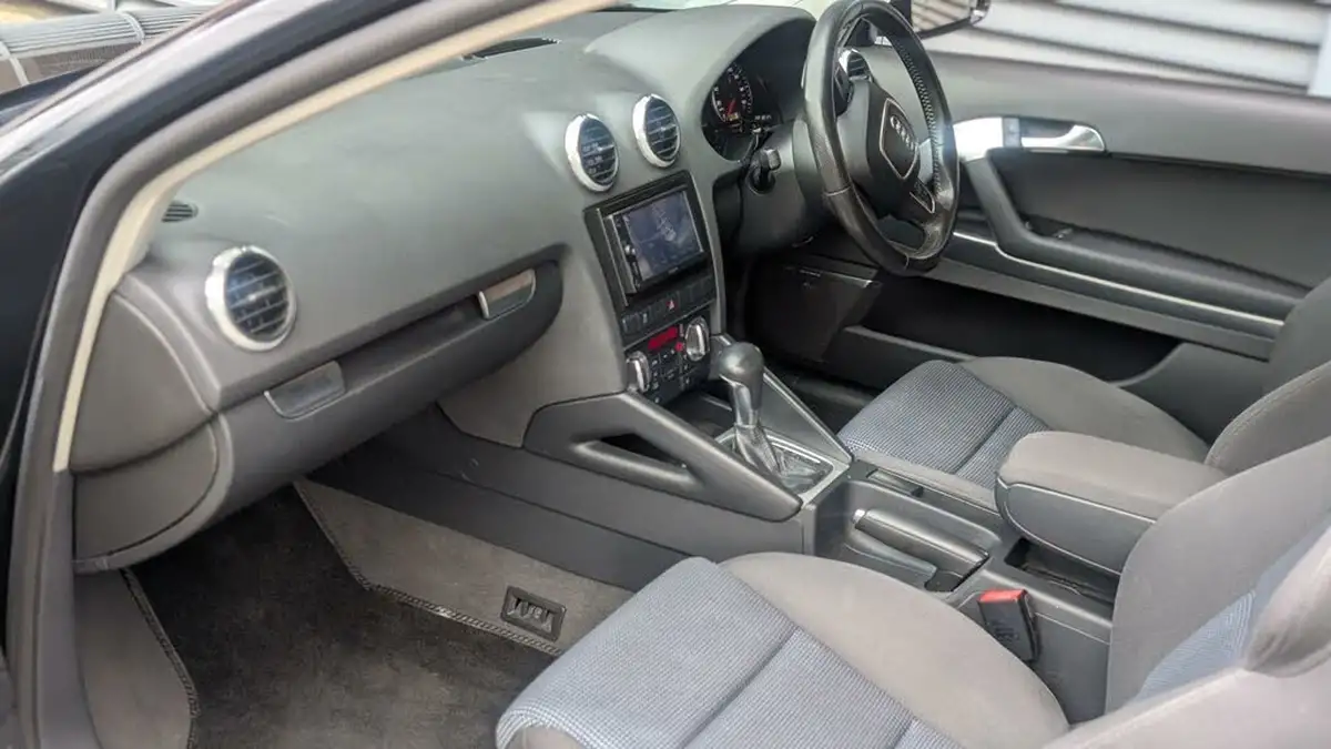 2010-audi-a3-18-sport-hatchback-3d-s-tronic-big-22