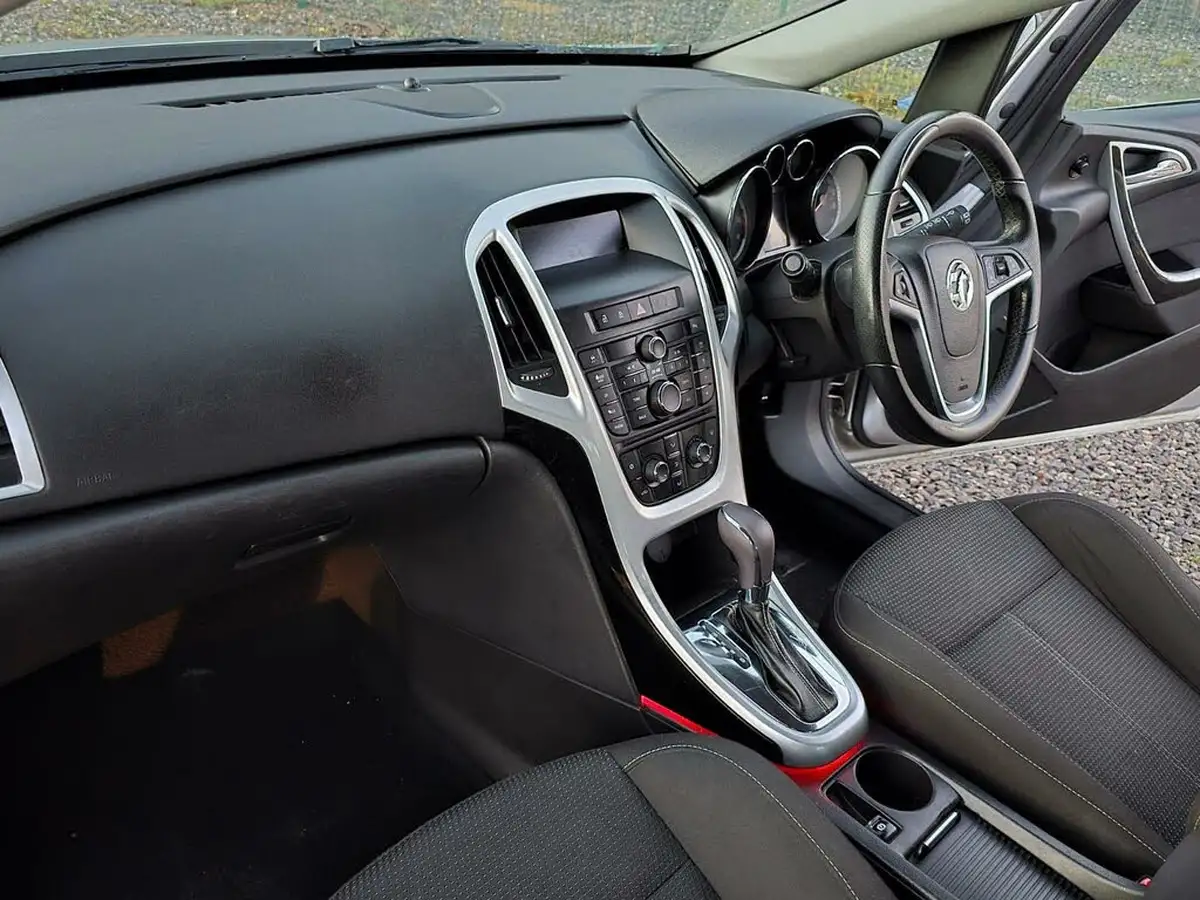 2010-vauxhall-astra-16-sri-16v-vvt-115ps-hatchback-5d-auto-big-18