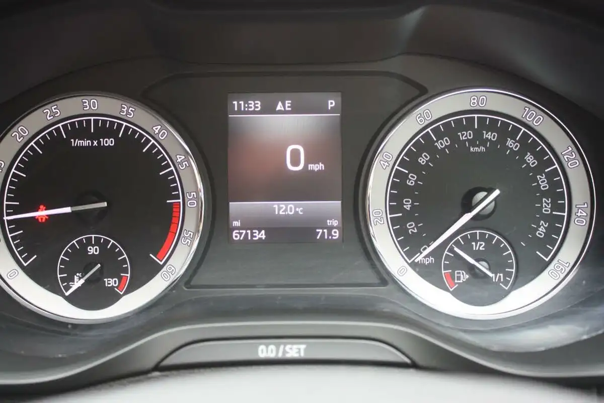 2018-skoda-karoq-20tdi-scr-se-l-dsg-big-12