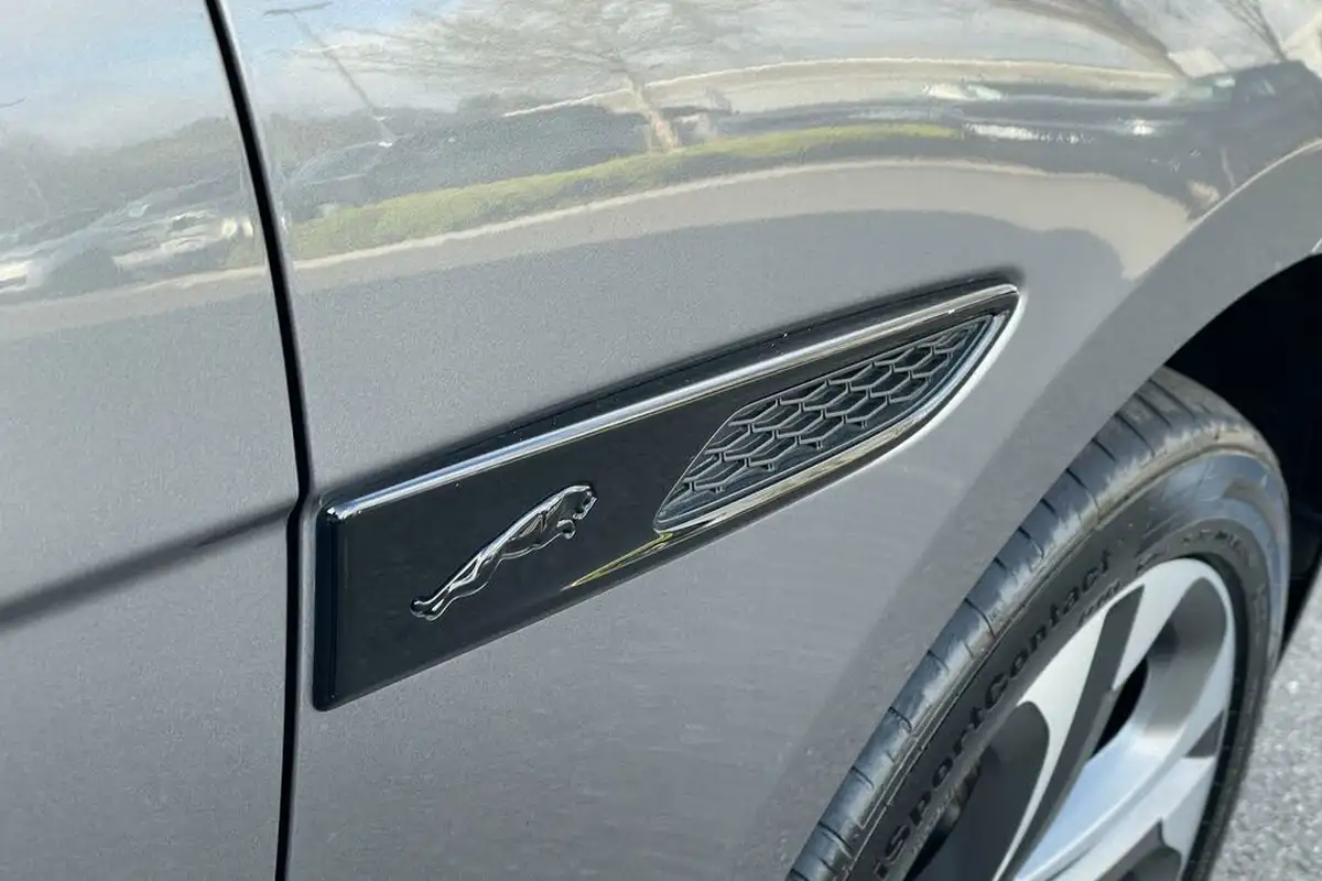 2023-jaguar-f-pace-20-d200-r-dynamic-hse-black-big-62