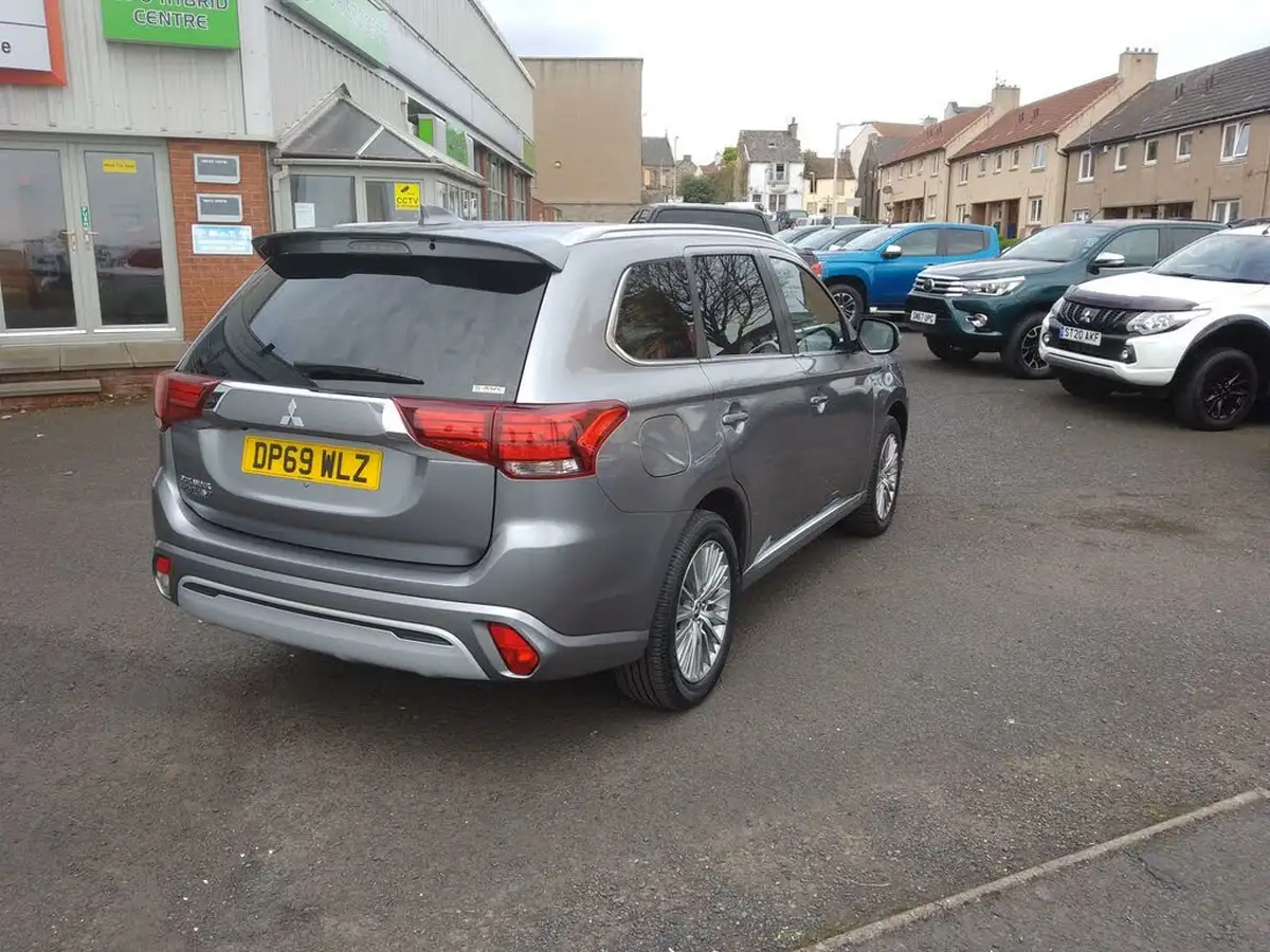 2019-mitsubishi-outlander-24-dynamic-phev-big-14