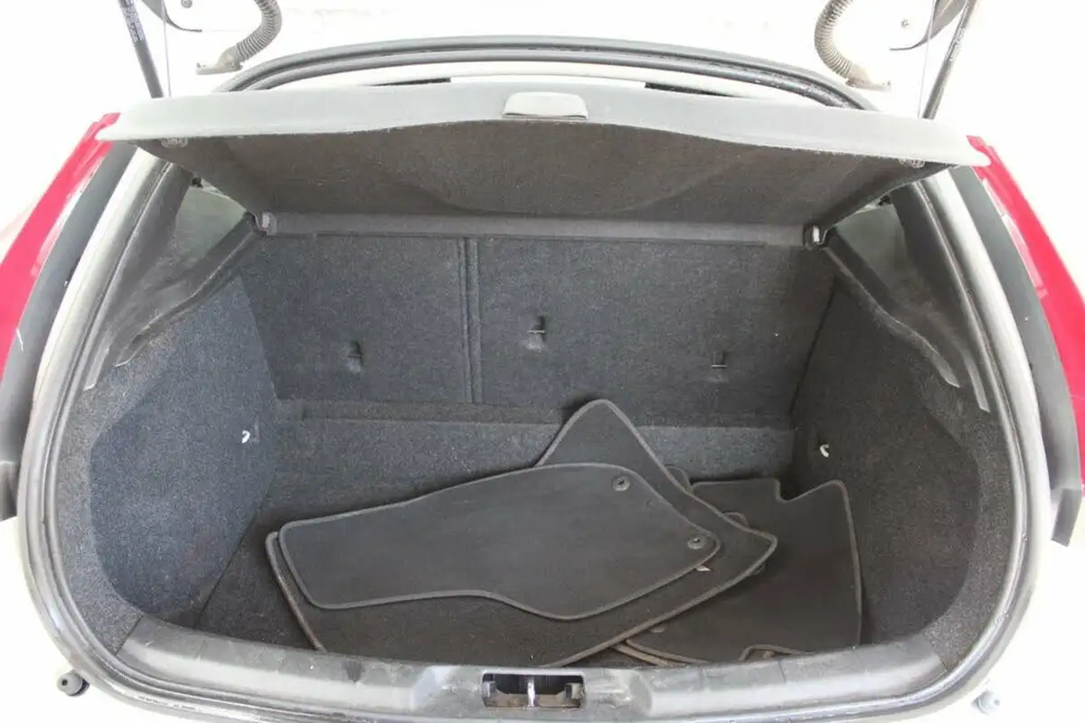 2013-volvo-v40-16-t2-es-big-14