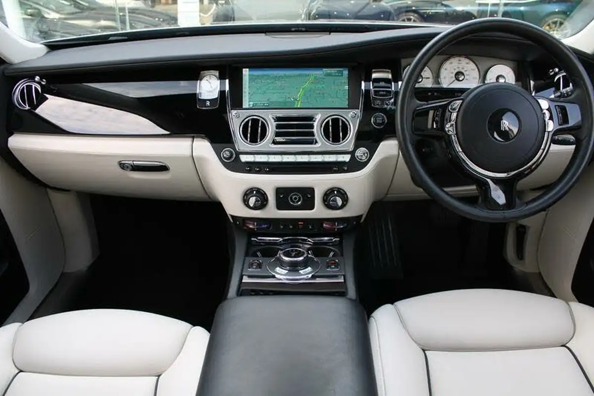 2015-rolls-royce-ghost-66-big-18