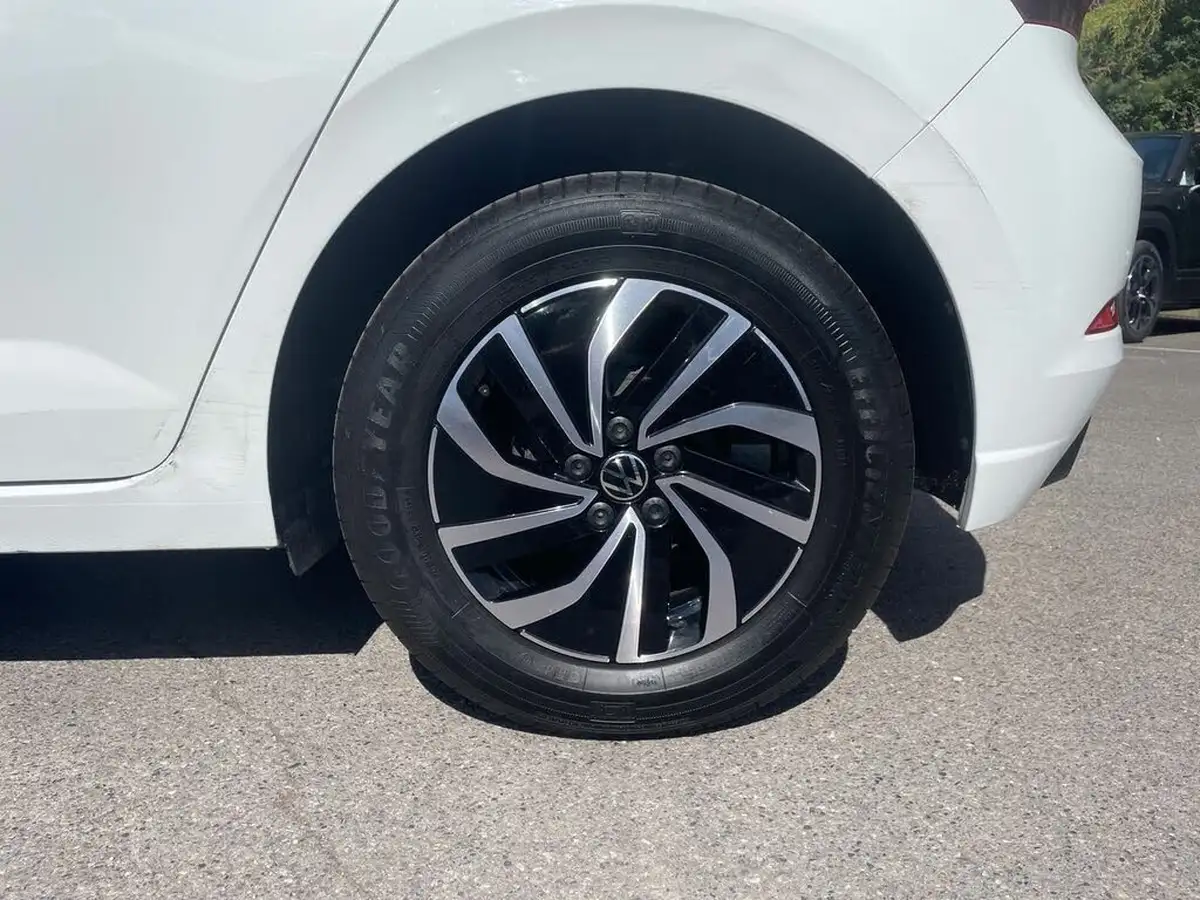 2022-volkswagen-polo-10-life-big-8