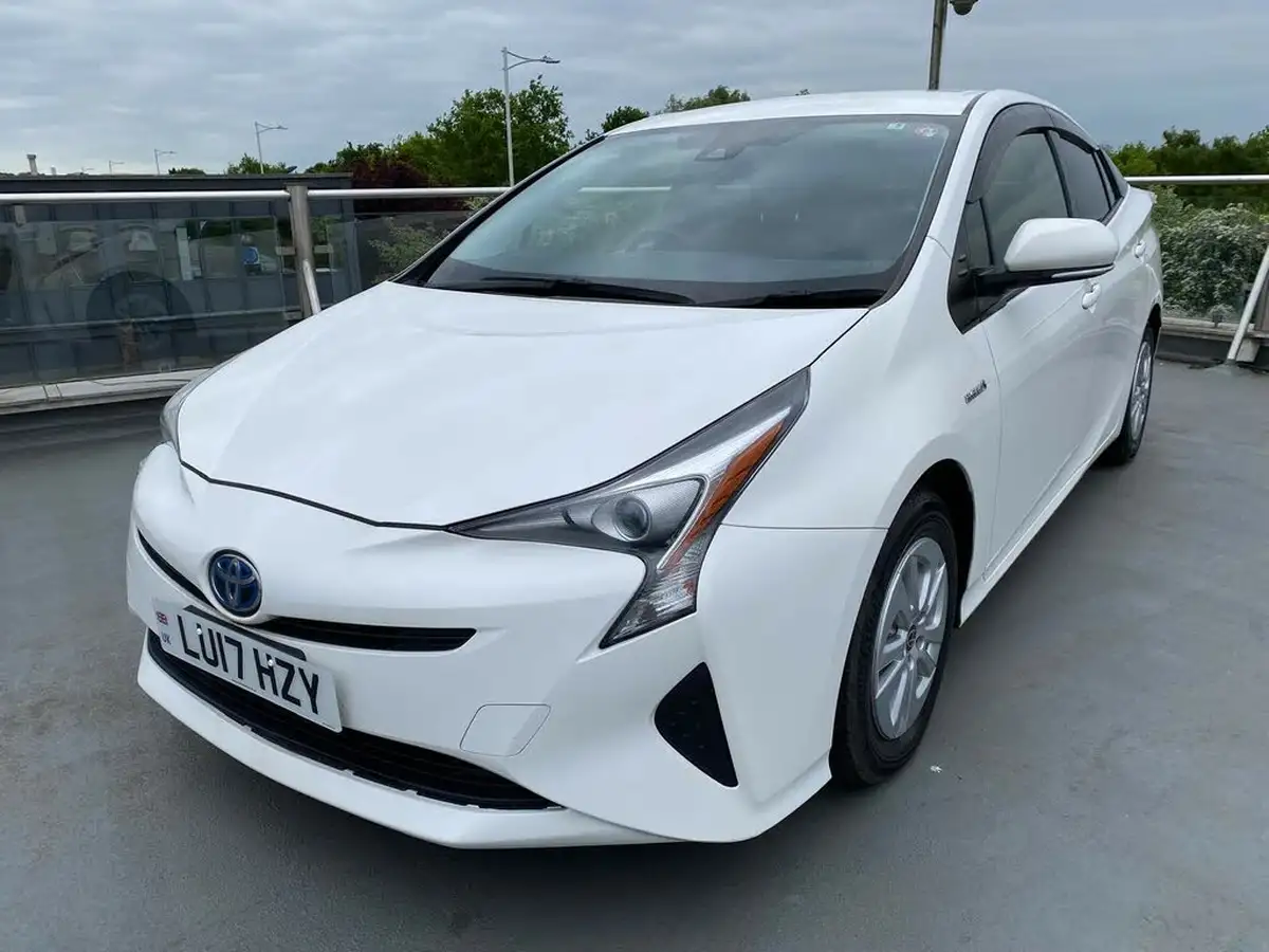 2017-toyota-prius-big-2