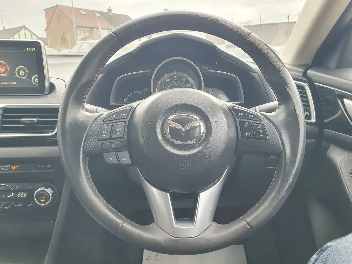 2015-mazda-mazda3-20-se-l-fastback-4d-big-24