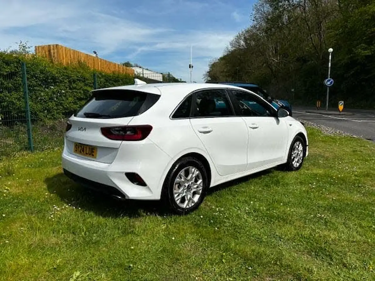 2024-kia-ceed-15-t-gdi-2-158bhp-hatchback-big-2