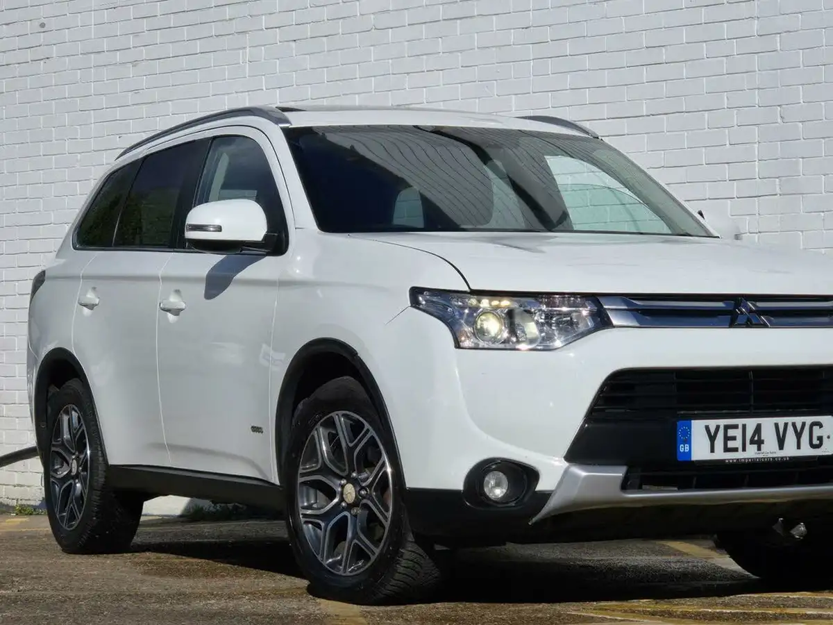 2014-mitsubishi-outlander-22di-d-gx4-big-15