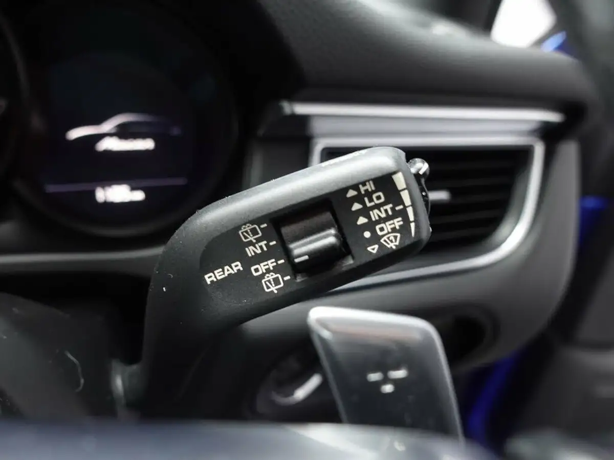 2018-porsche-macan-20-252ps-ss-big-34