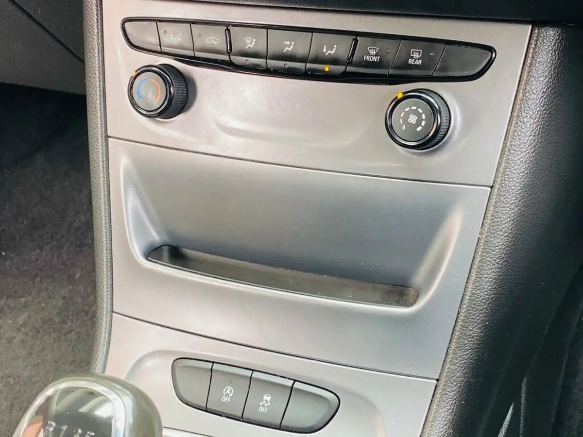 2018-vauxhall-astra-10i-turbo-tech-line-nav-ssecotec-hatchback-big-35