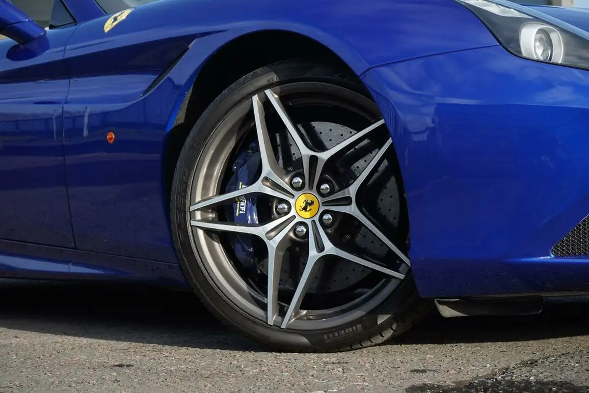 2017-ferrari-california-39-t-big-37