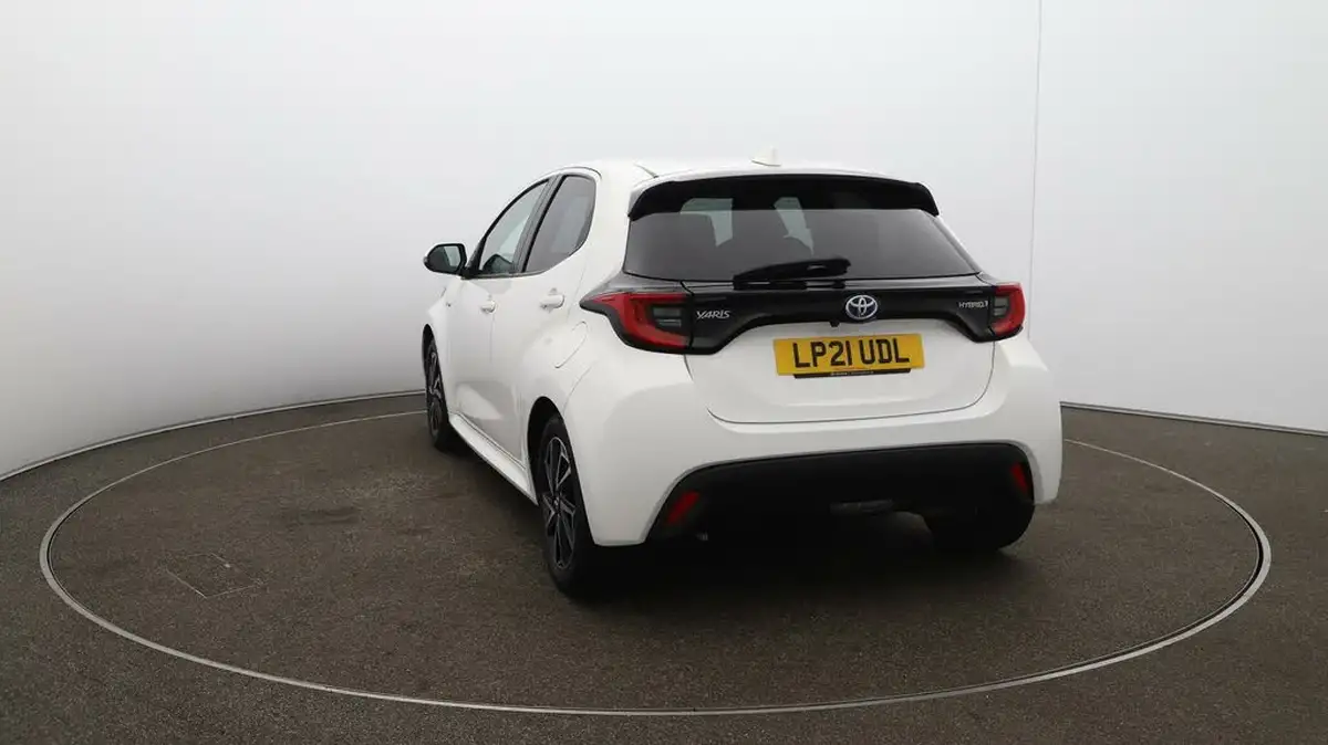 2021-toyota-yaris-15-vvt-i-design-big-54