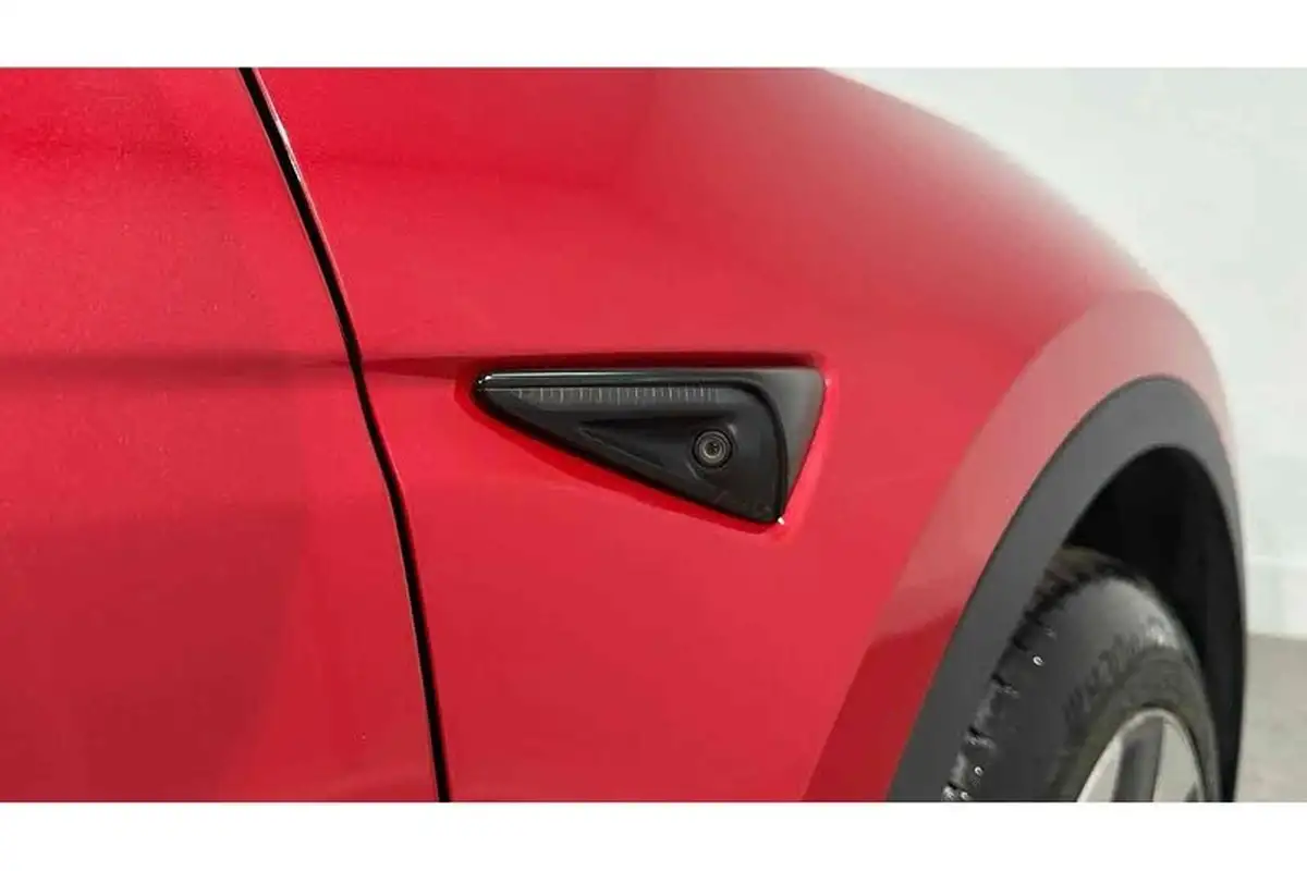 2022-tesla-model-y-e-long-range-big-13