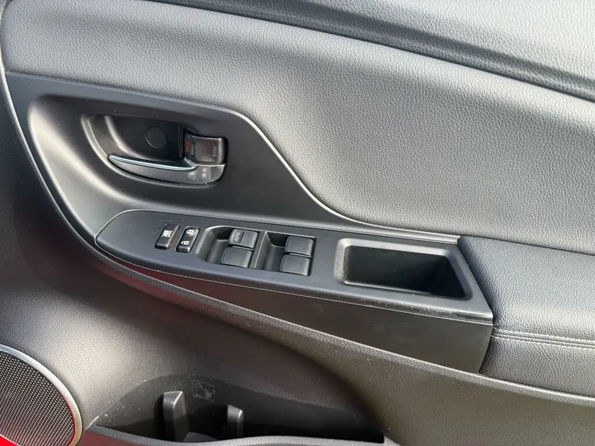 2015-toyota-yaris-15-vvt-i-excel-hybrid-15in-big-21