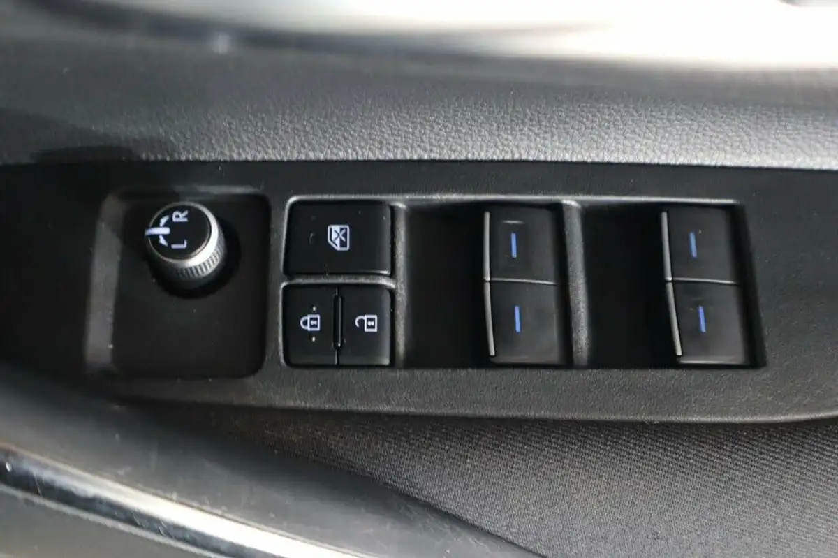 2022-toyota-corolla-18-vvt-i-icon-120bhp-trk-hatchback-5d-big-20