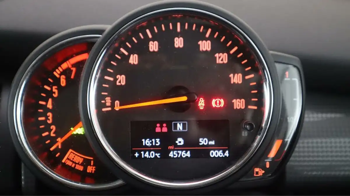 2020-mini-cooper-15-cooper-classic-hatchback-3d-big-10