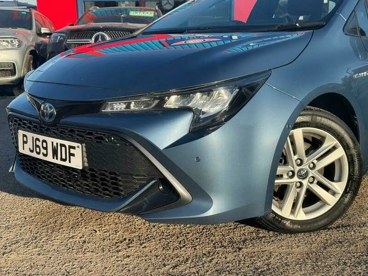 2020-toyota-corolla-18-vvt-i-icon-tech-trk-touring-sports-5d-big-17