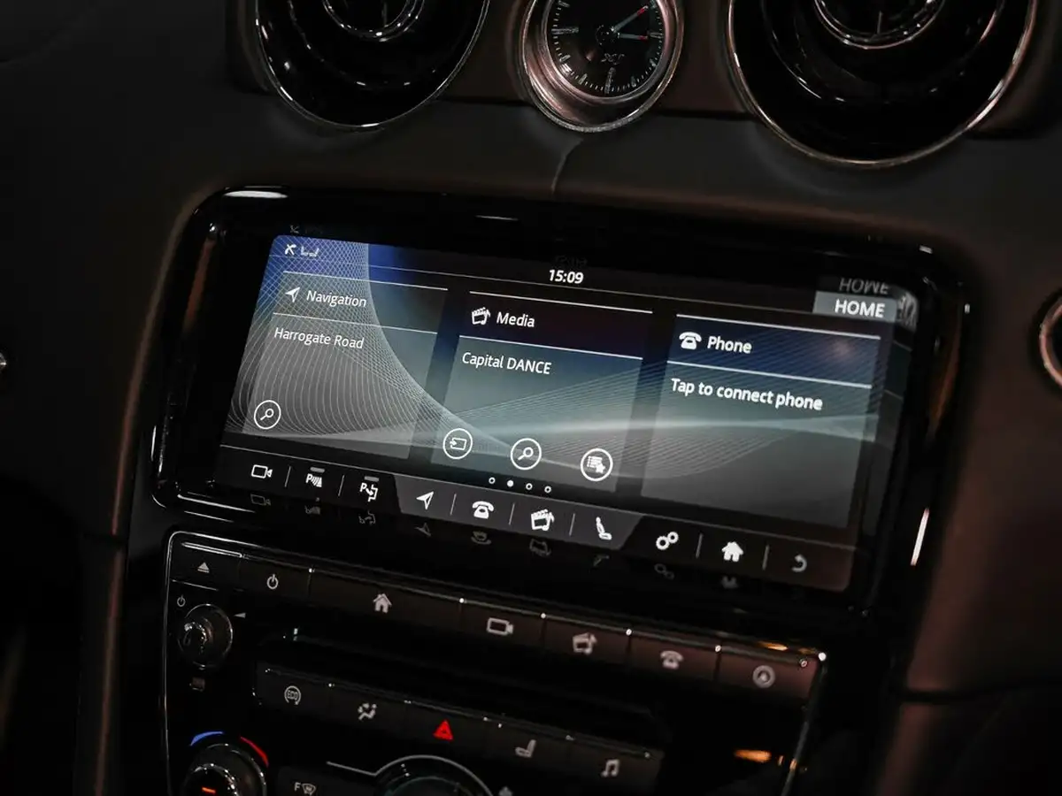 2018-jaguar-xj-series-30td-xj-portfolio-lwb-big-15