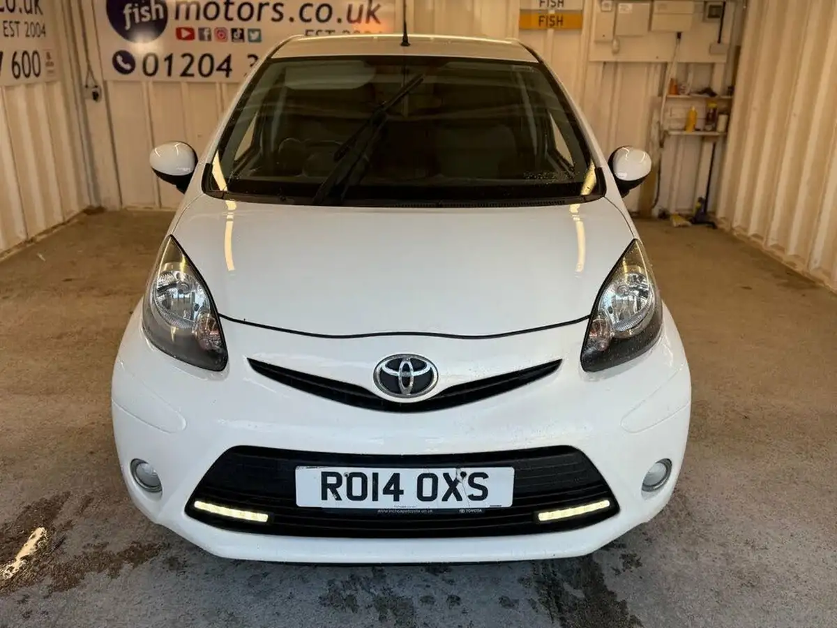 2014-toyota-aygo-10-mode-ac-5d-big-14