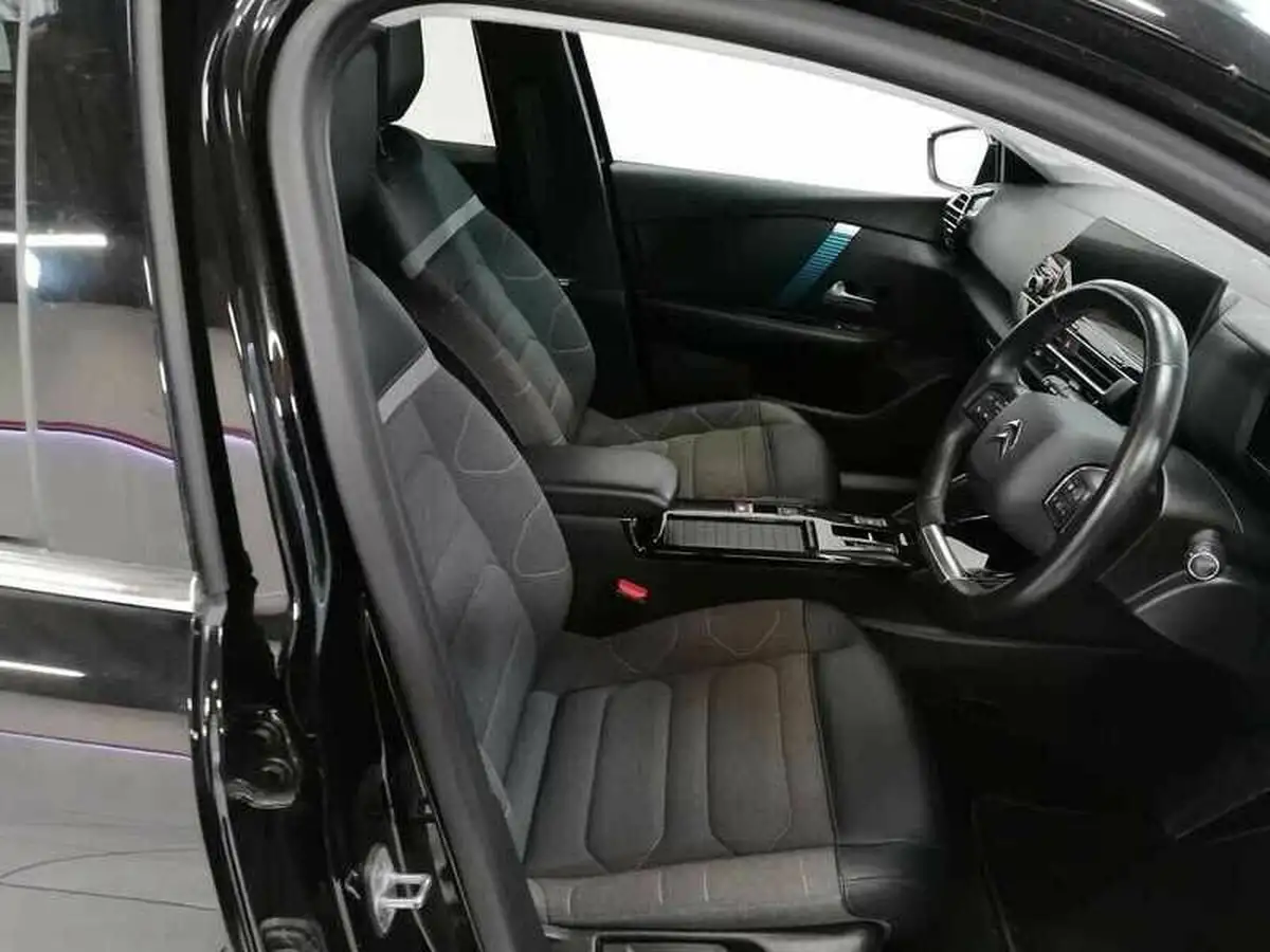 2022-citroen-c4-e-shine-big-10