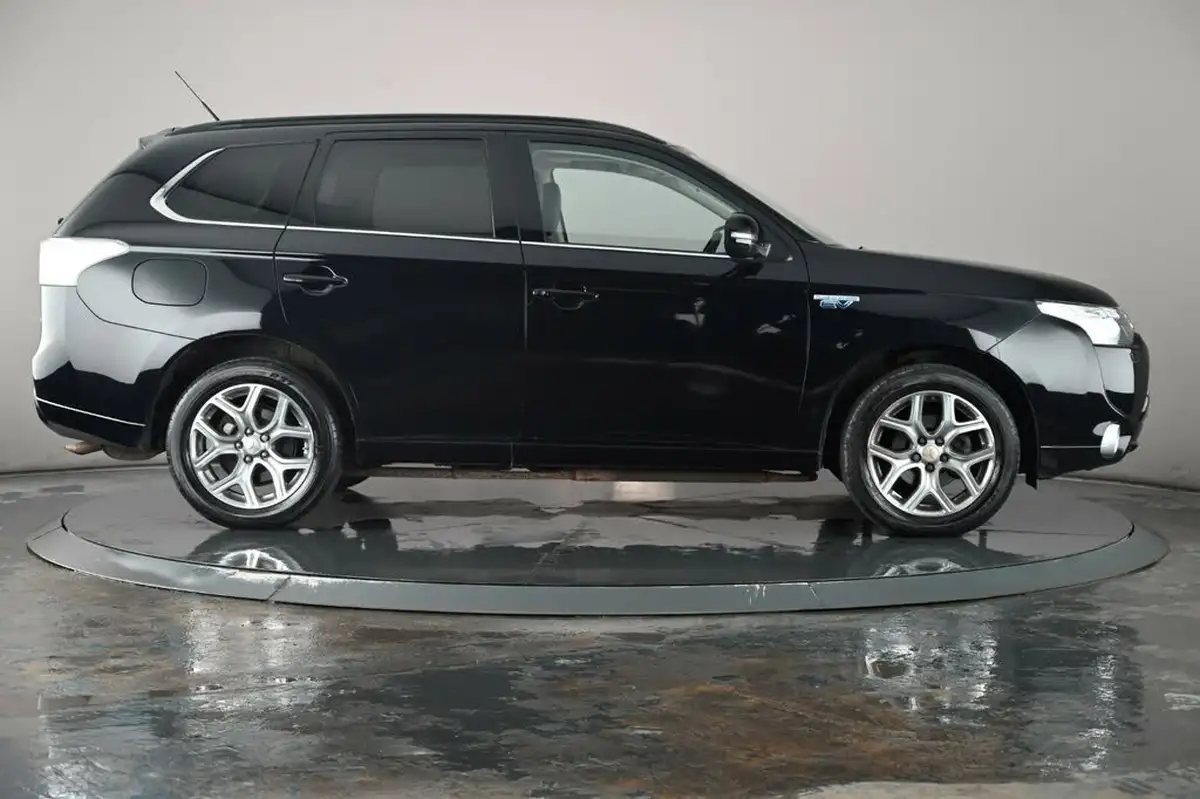 2014-mitsubishi-outlander-20-gx4h-big-2