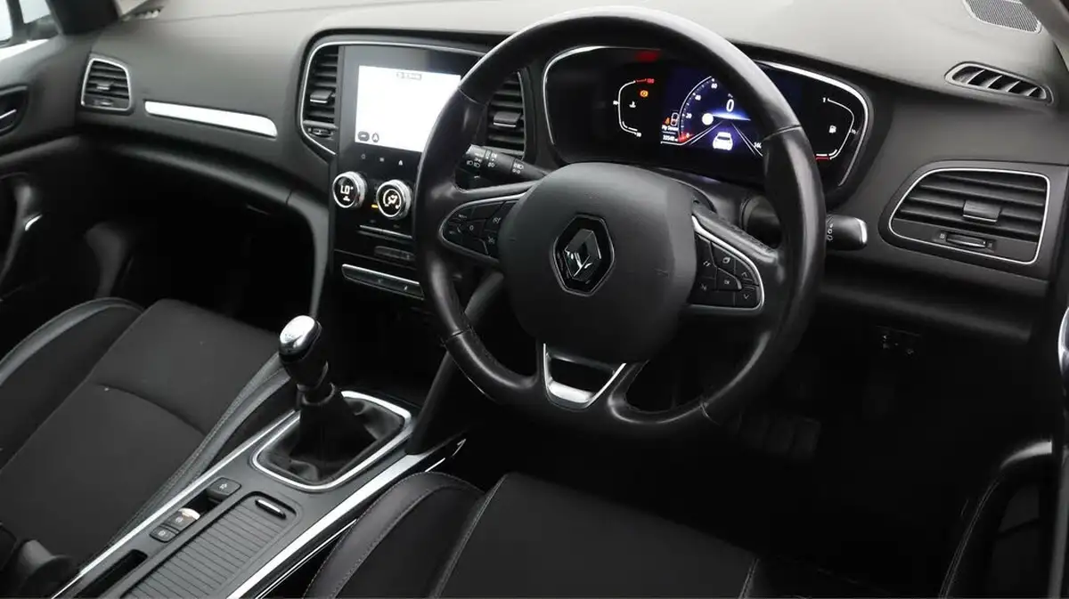 2021-renault-megane-15dci-iconic-sport-tourer-big-8