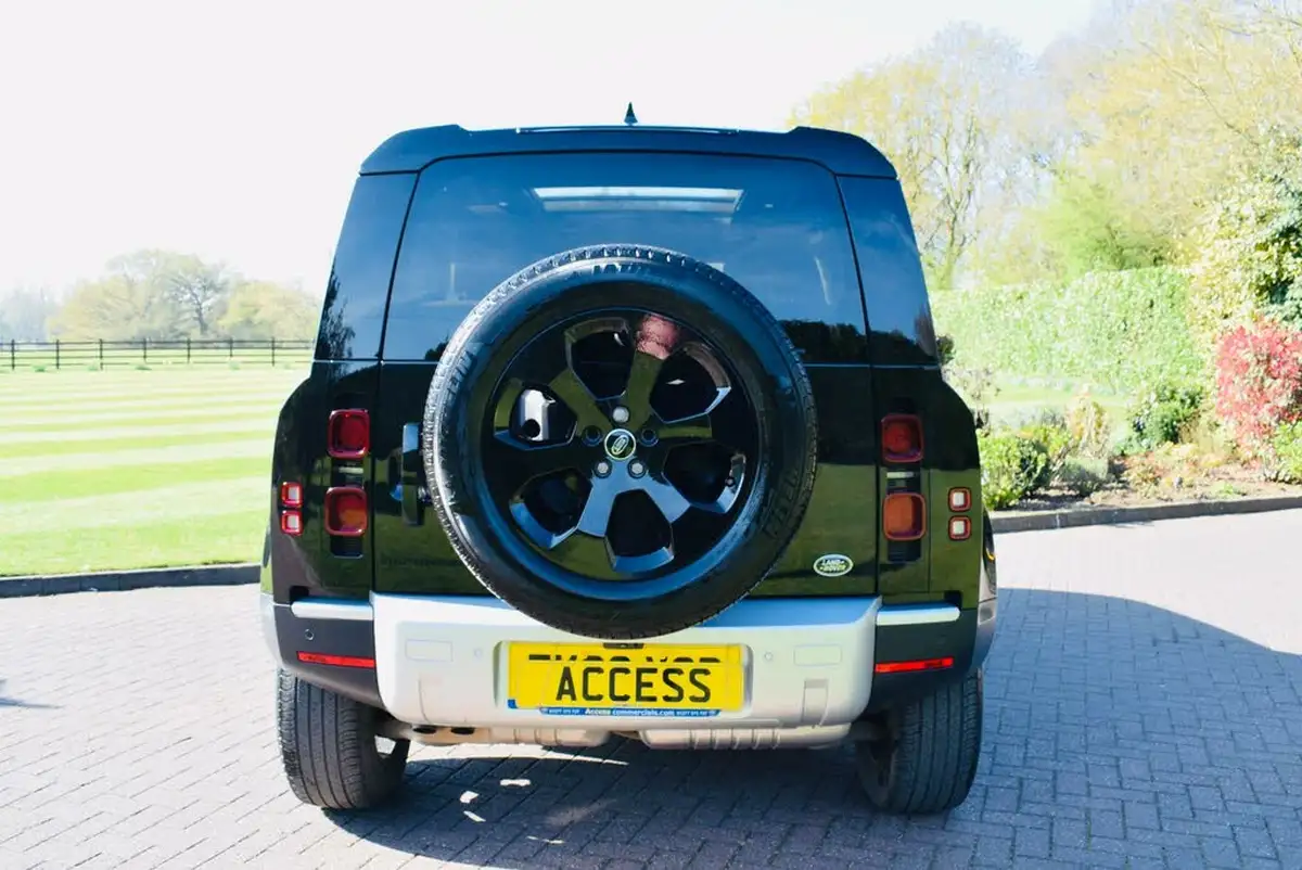 2023-land-rover-90-defender-30-d250-hse-big-3