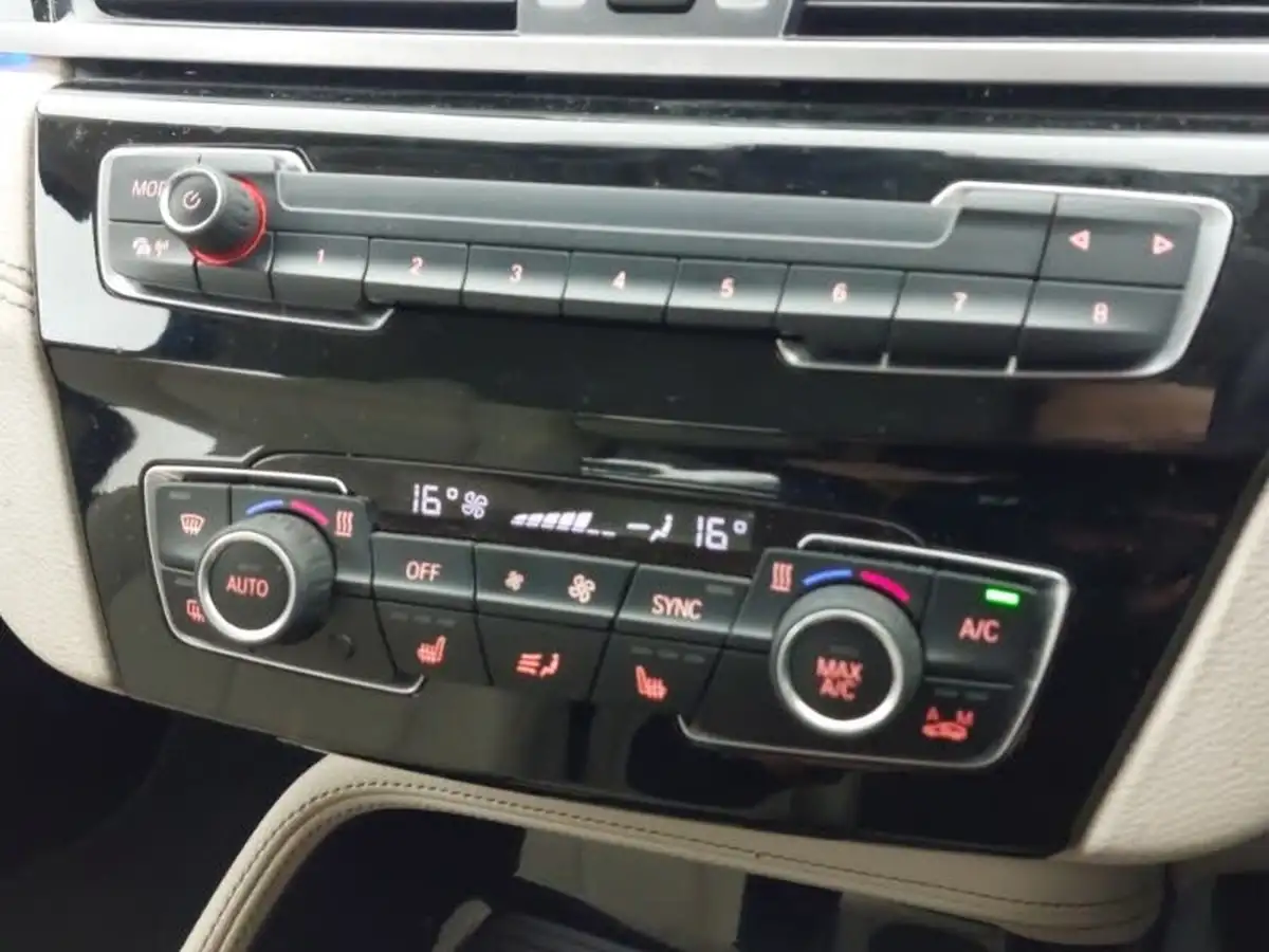 2020-bmw-x1-20-sdrive-20i-xline-big-15
