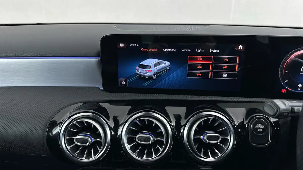 2020-mercedes-benz-a-class-13-a250e-amg-line-premium-hatchback-5d-big-31