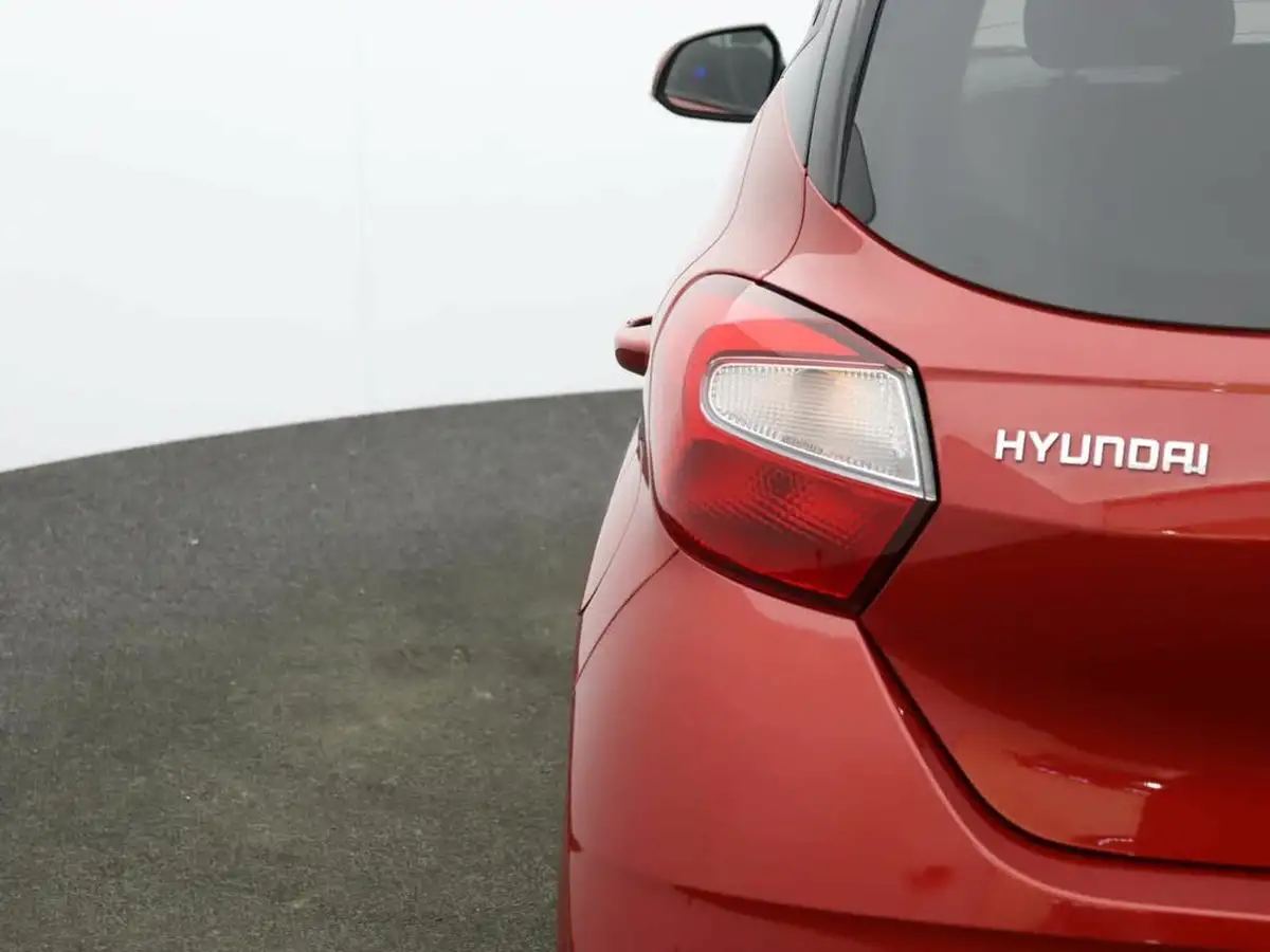2022-hyundai-i10-12-premium-big-42