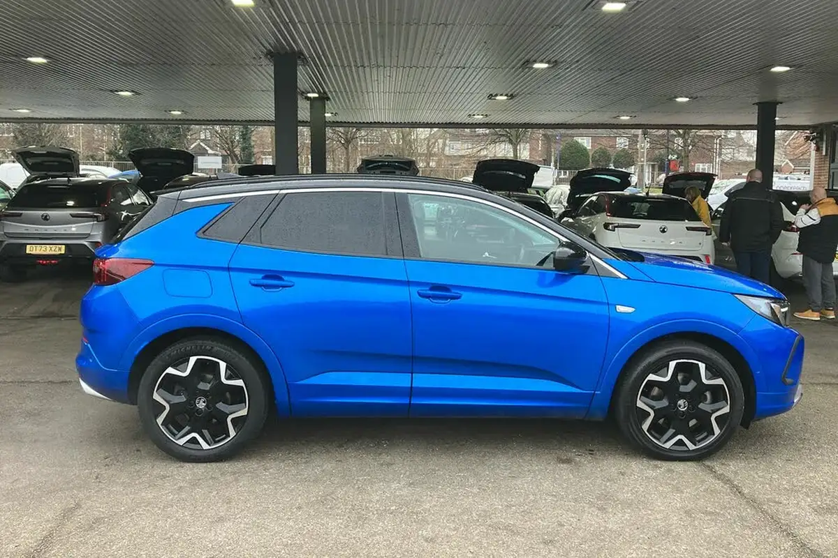 2022-vauxhall-grandland-16-elite-big-5