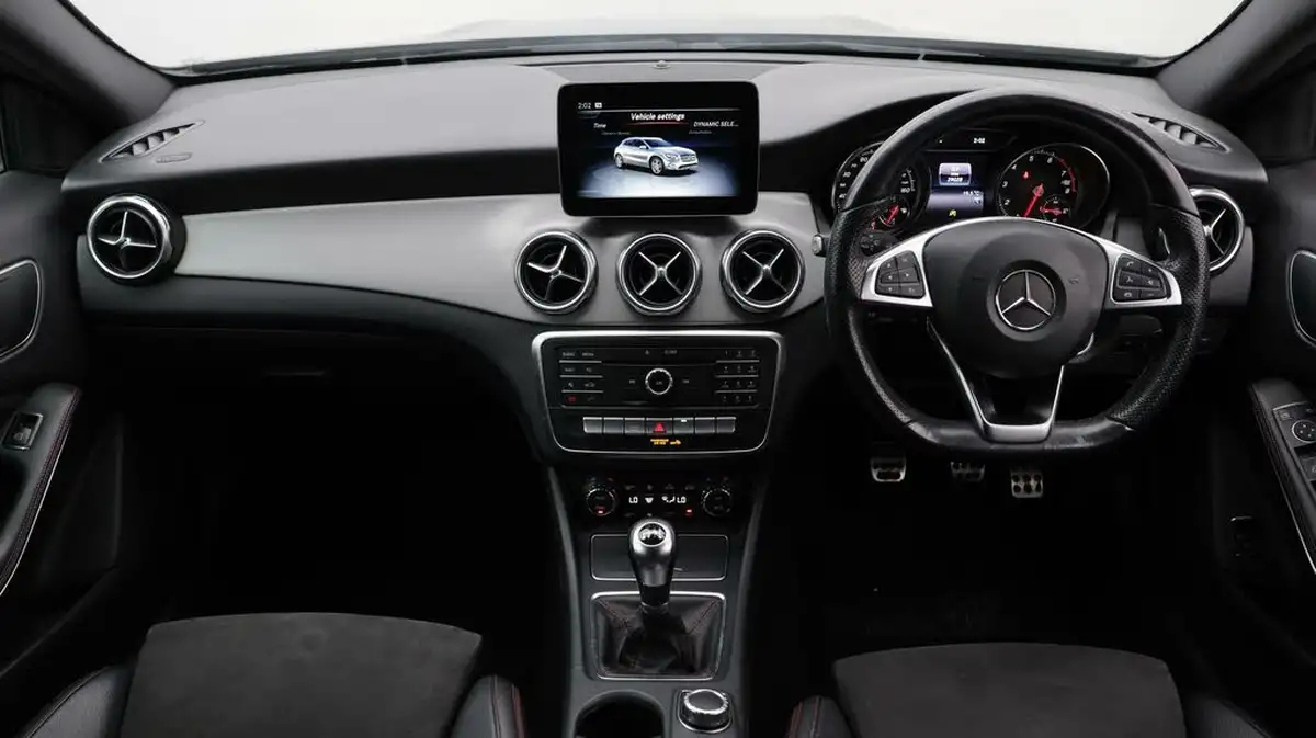 2018-mercedes-benz-gla-class-16-gla-200-amg-line-154bhp-big-13