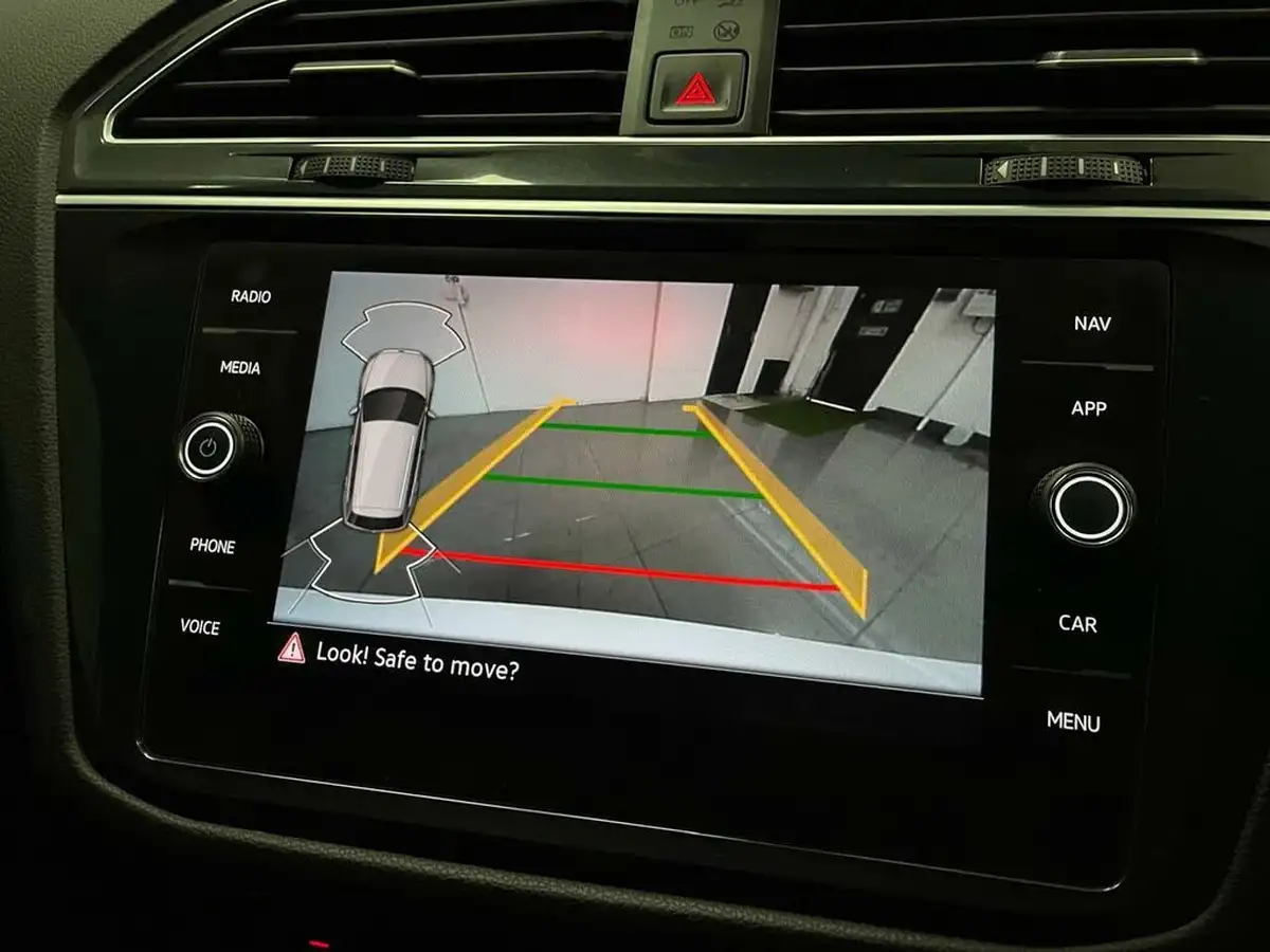 2021-volkswagen-tiguan-big-26