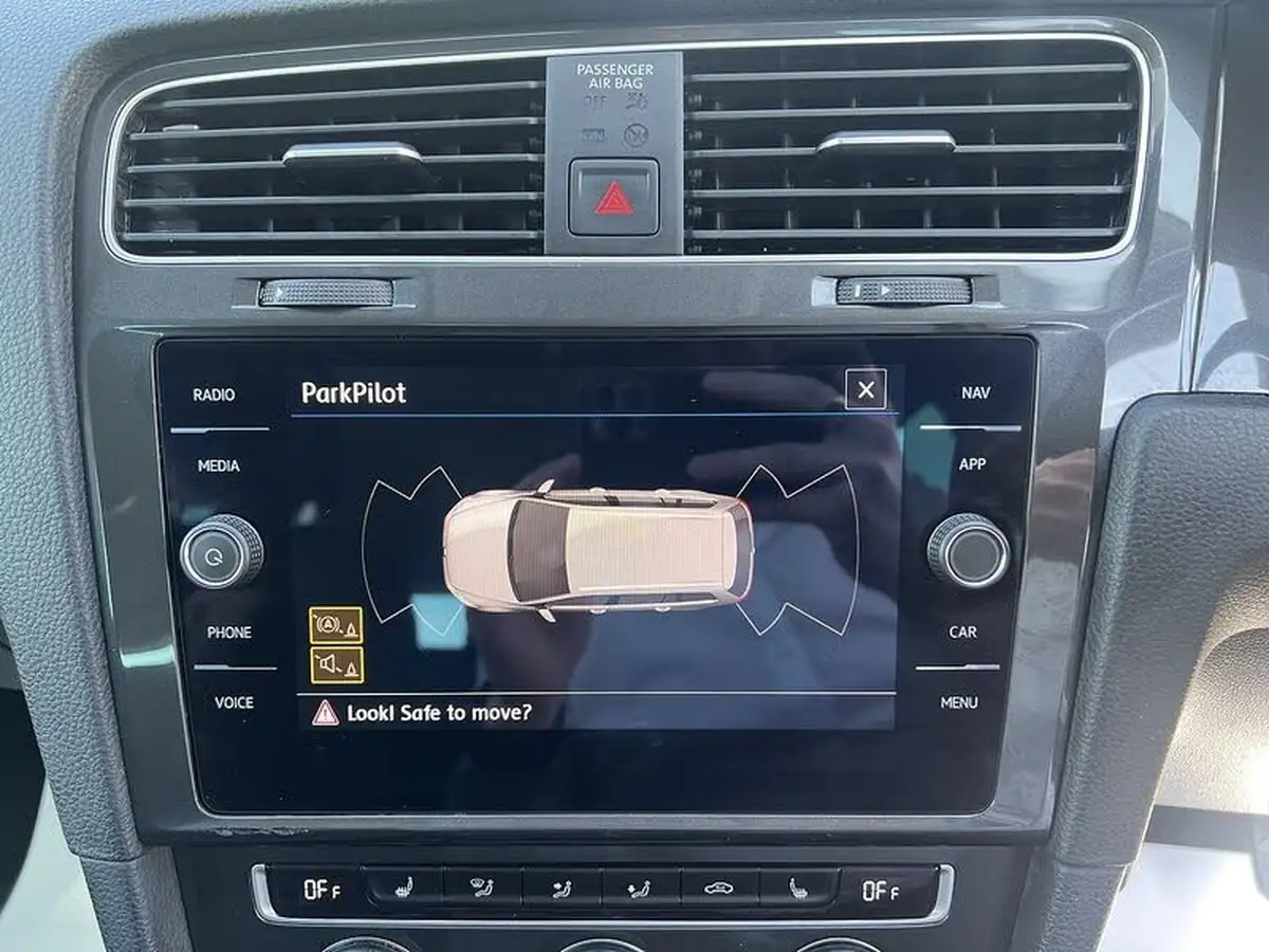 2019-volkswagen-golf-16tdi-match-edition-estate-big-31