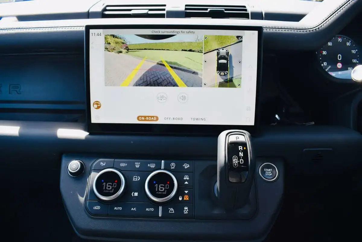 2024-land-rover-90-defender-30-d350-hard-top-x-dynamic-hse-90-big-12
