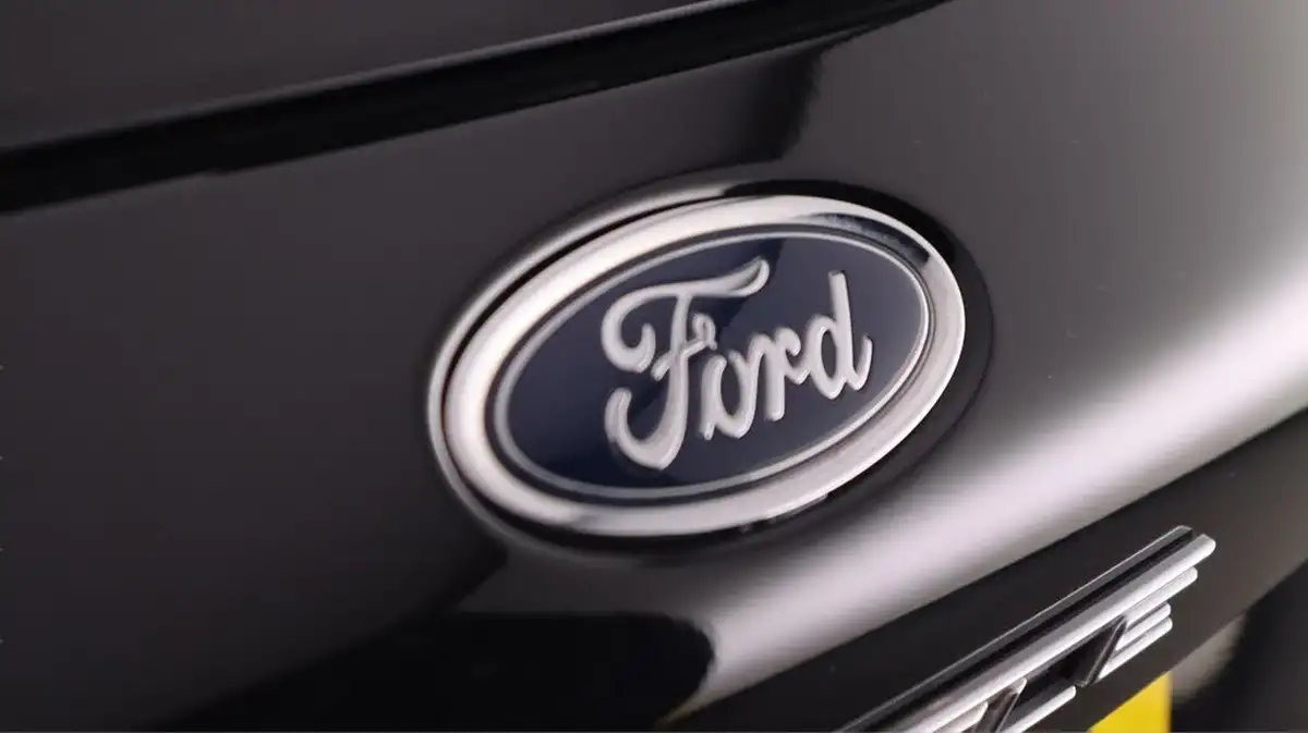 2020-ford-focus-15-vignale-hatchback-big-32