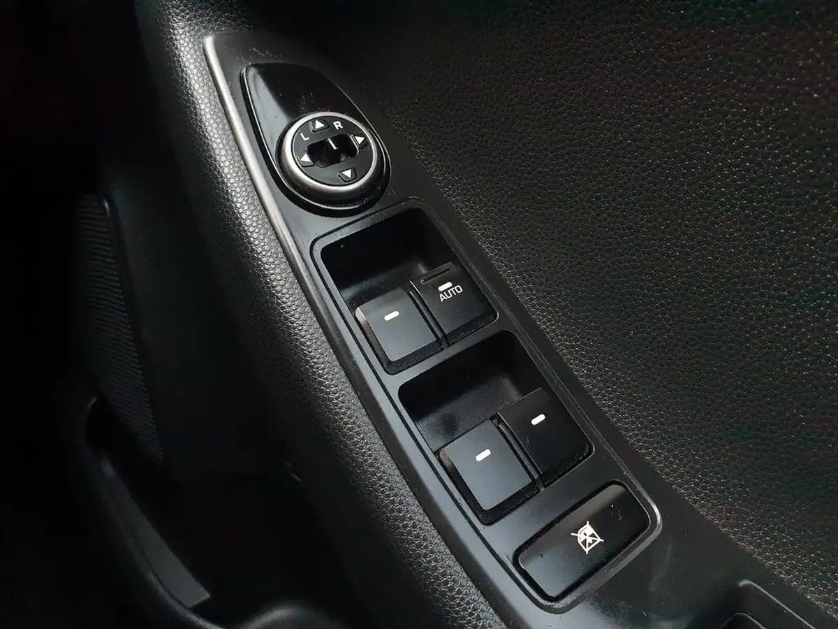 2016-hyundai-i20-10-active-big-27