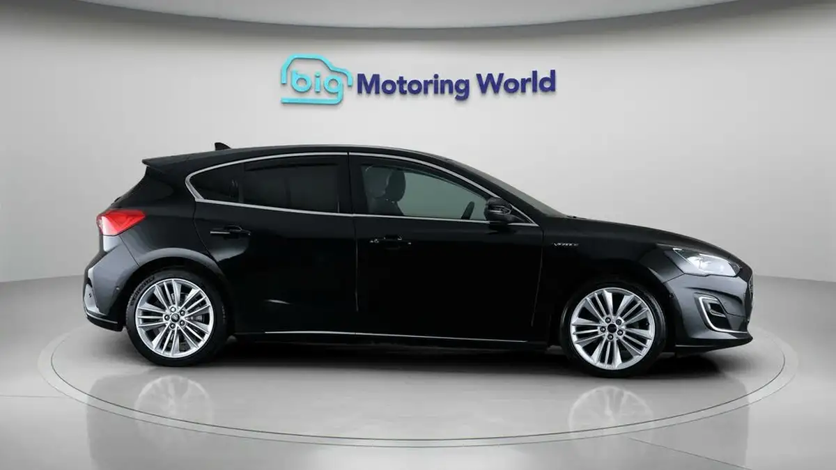 2020-ford-focus-15-vignale-hatchback-big-8