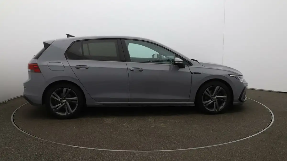 2021-volkswagen-golf-big-37