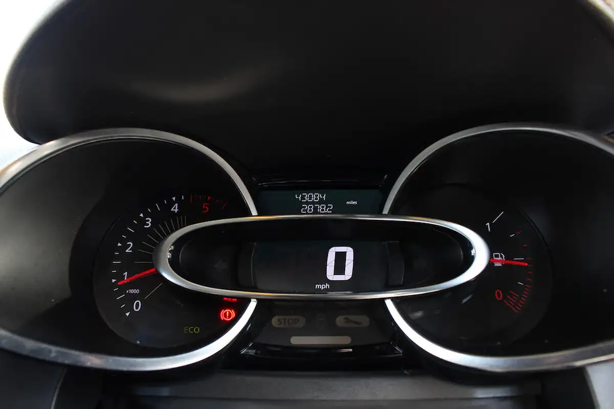2016-renault-clio-15dci-dynamique-nav-ss-energy-big-39