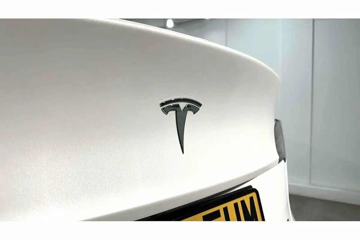 2022-tesla-model-y-e-long-range-big-10