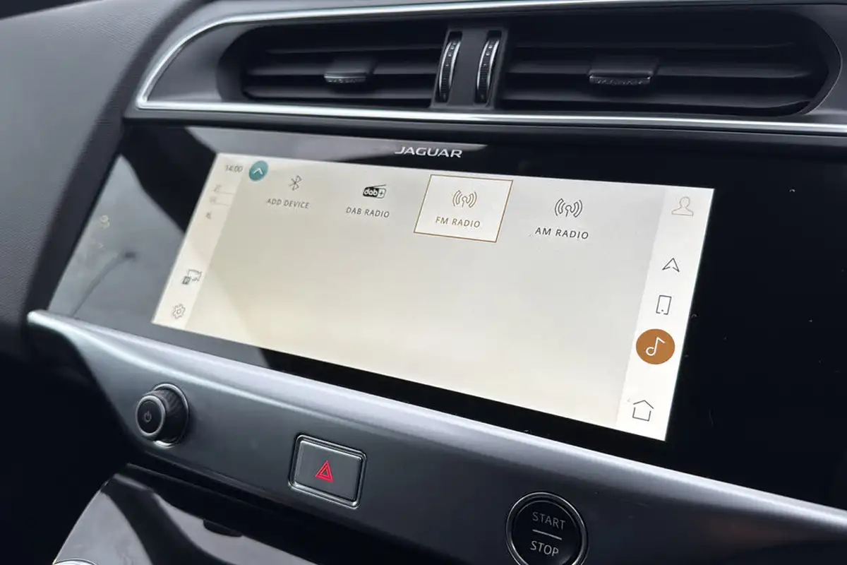 2021-jaguar-i-pace-ev400-black-big-18