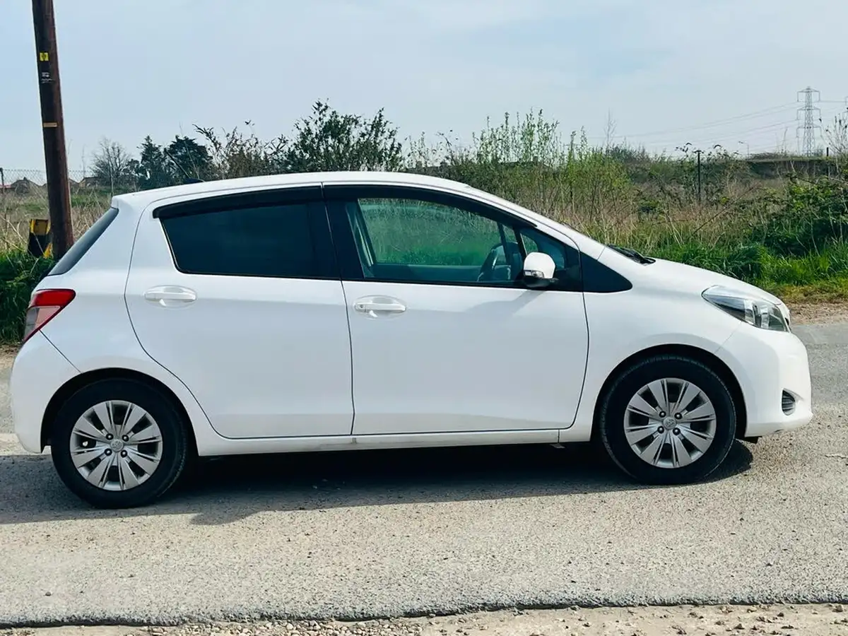 2011-toyota-yaris-133-tr-99bhp-5d-m-drive-s-big-7
